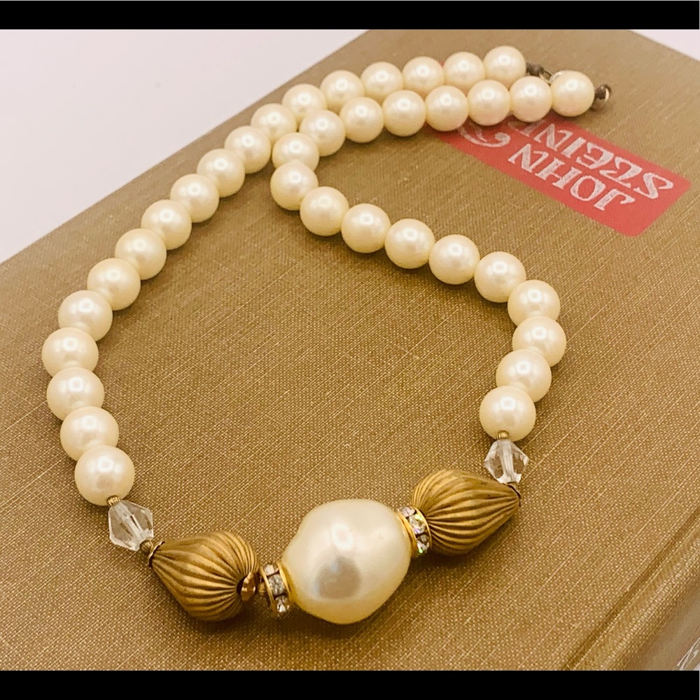 Faux pearl & gold vintage costume necklace
